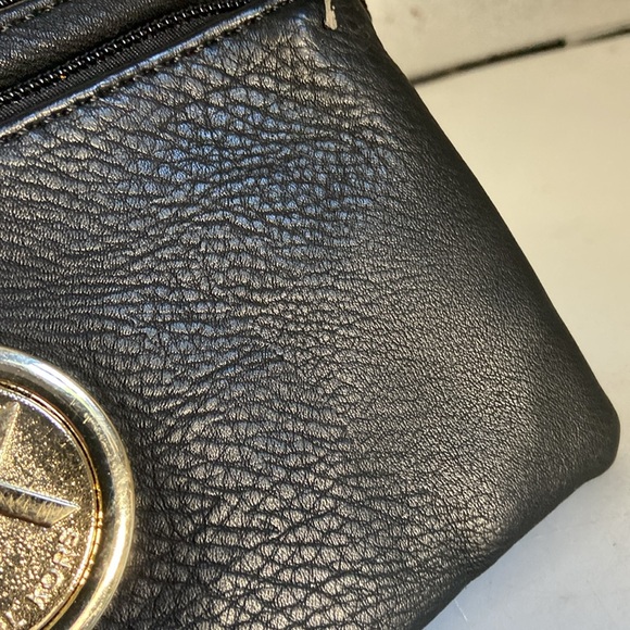 Michael Kors wristlet NWOT 3 zippered sections long shoulder strap included - Picture 8 of 12